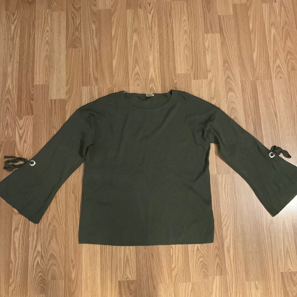 NWOT!! Olive green sweater. Size L